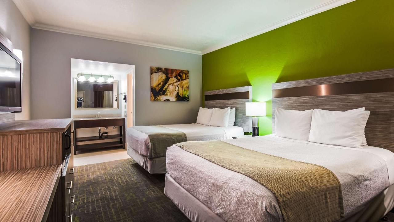 Best Western Innsuites Phoenix Hotel & Suites Екстер'єр фото