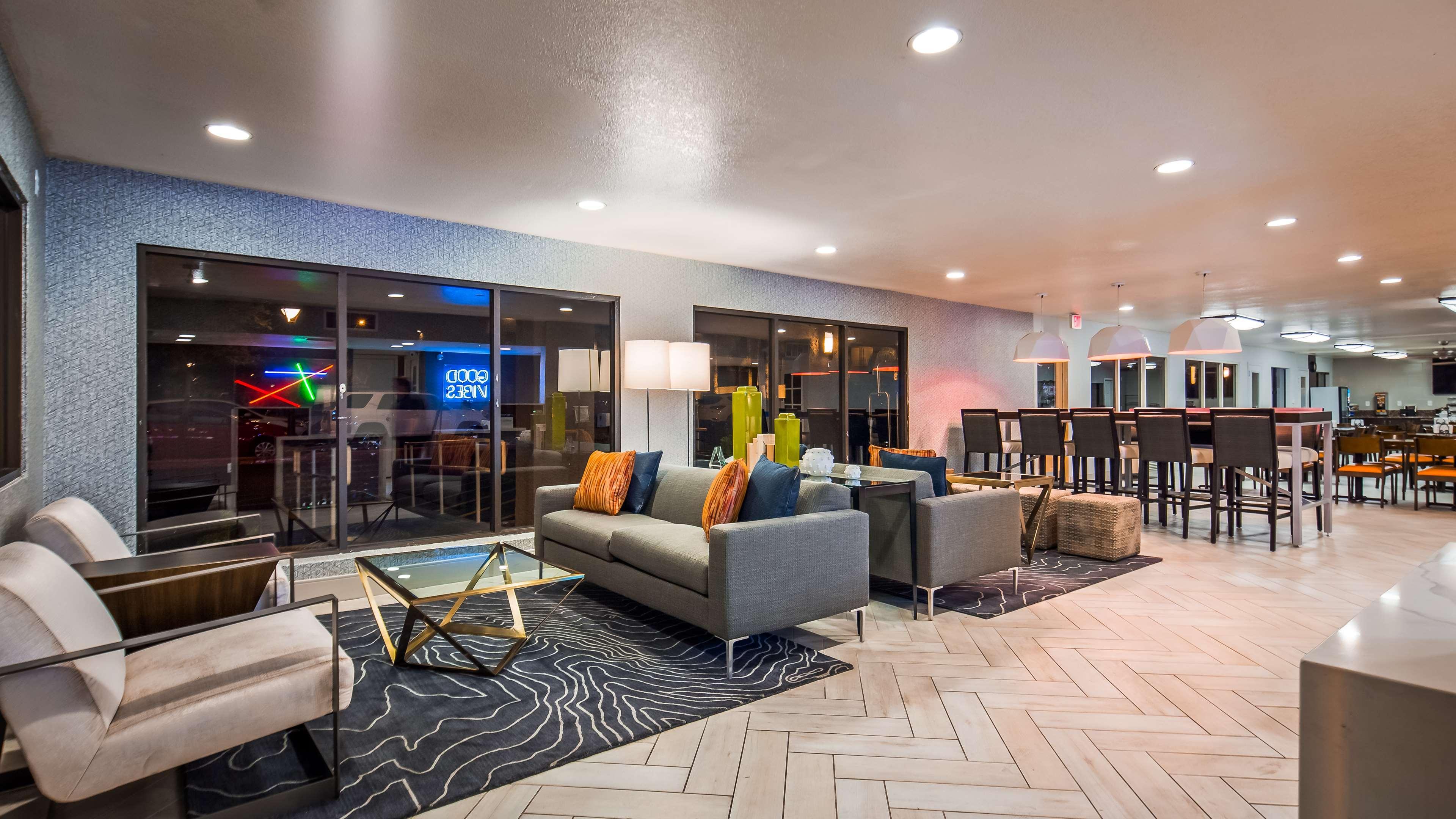 Best Western Innsuites Phoenix Hotel & Suites Екстер'єр фото