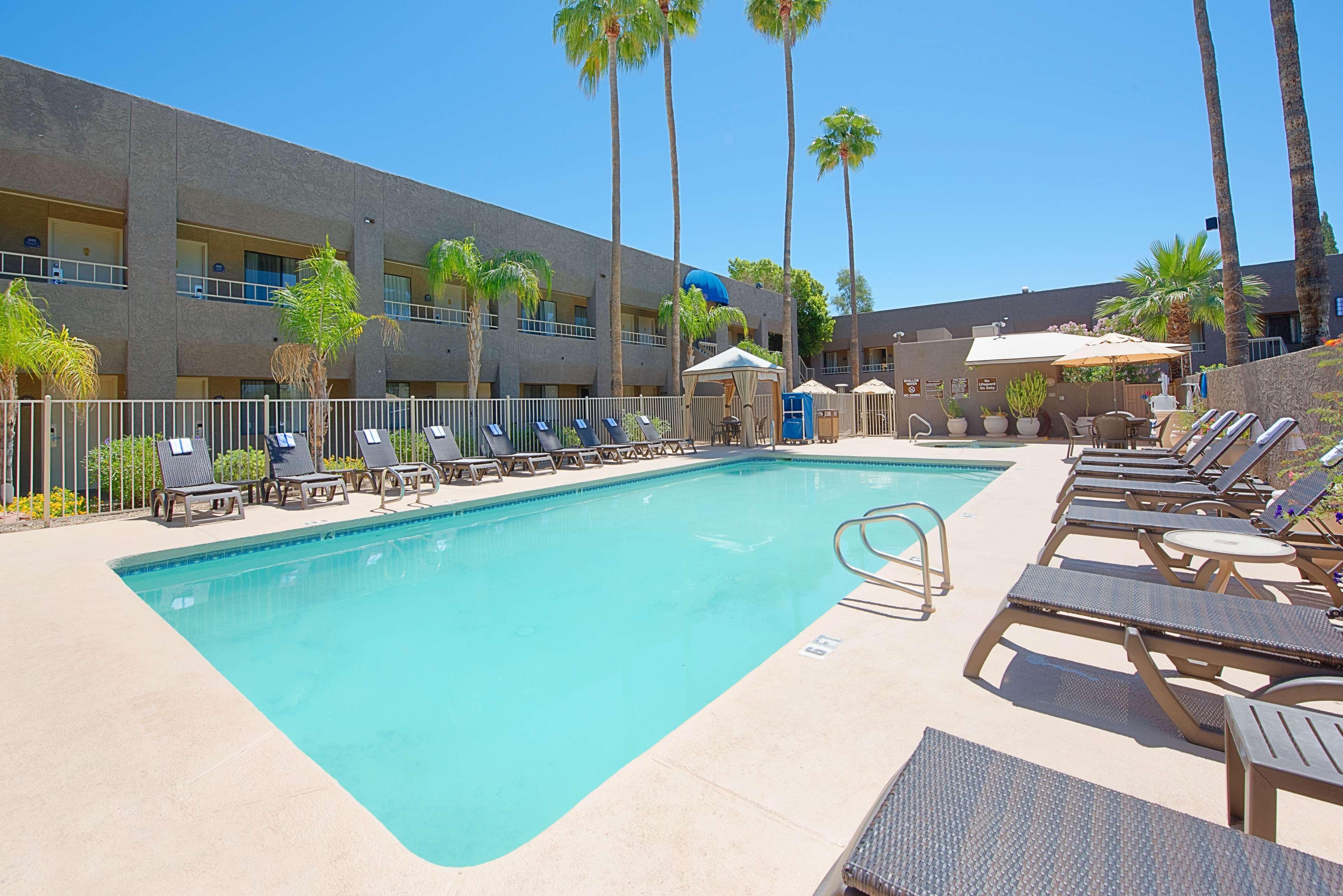 Best Western Innsuites Phoenix Hotel & Suites Екстер'єр фото
