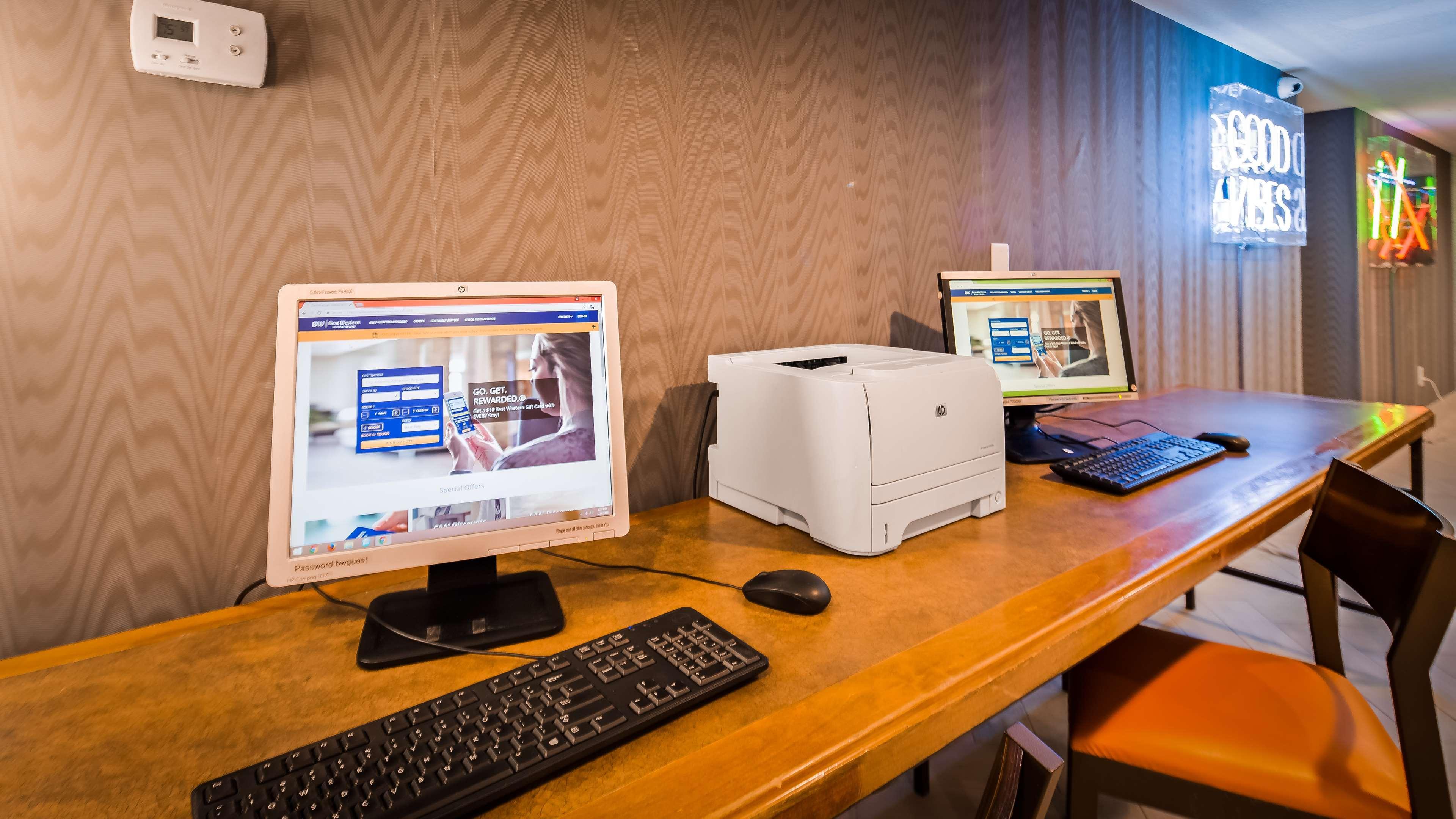 Best Western Innsuites Phoenix Hotel & Suites Екстер'єр фото