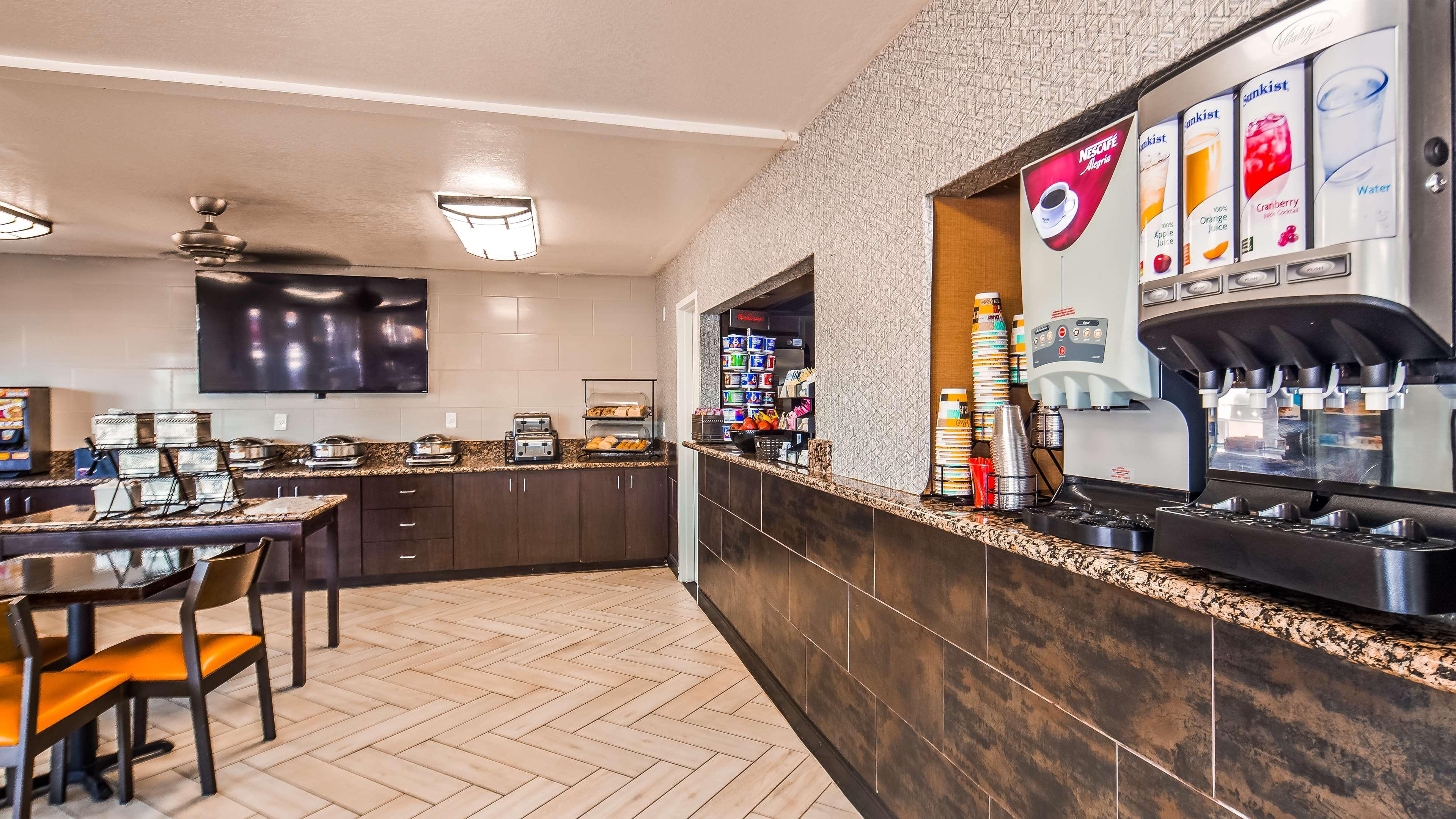 Best Western Innsuites Phoenix Hotel & Suites Екстер'єр фото