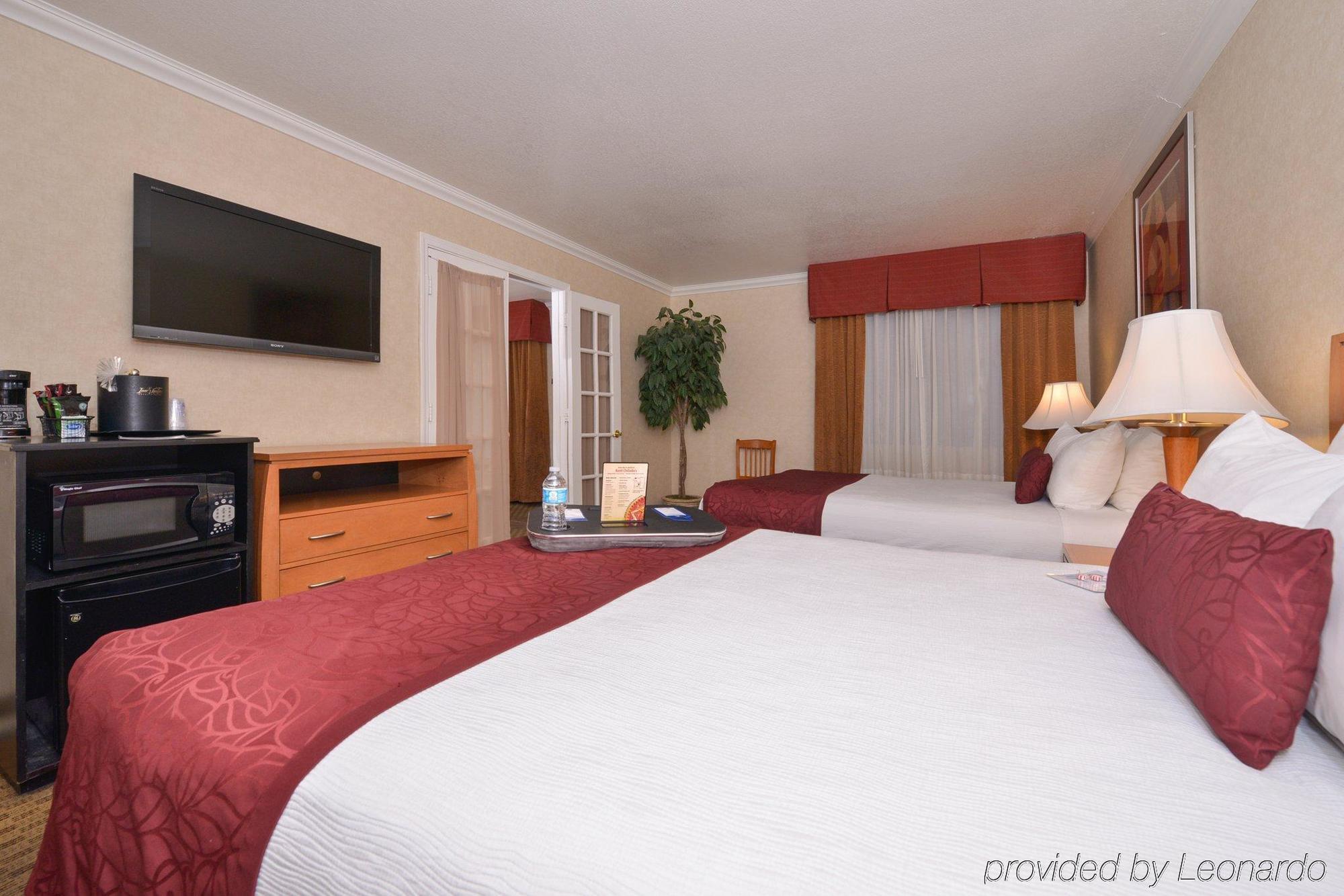 Best Western Innsuites Phoenix Hotel & Suites Екстер'єр фото