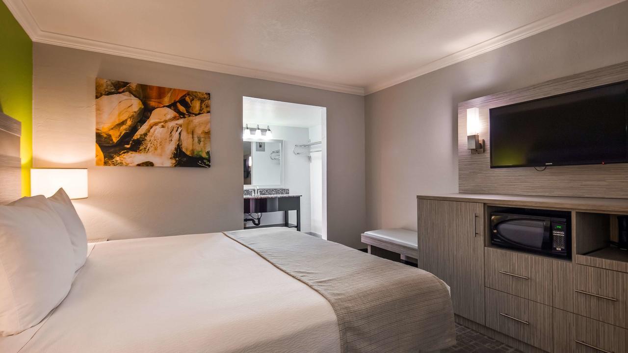 Best Western Innsuites Phoenix Hotel & Suites Екстер'єр фото