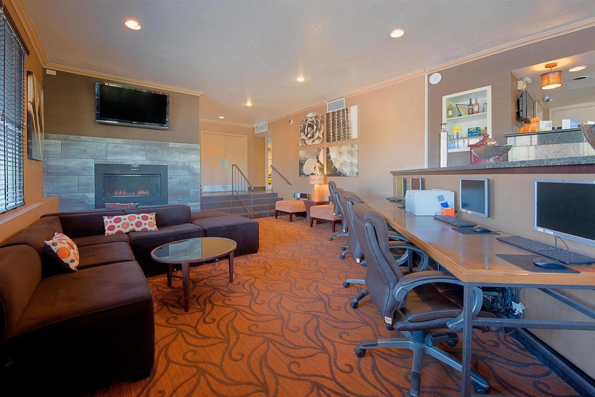Best Western Innsuites Phoenix Hotel & Suites Екстер'єр фото