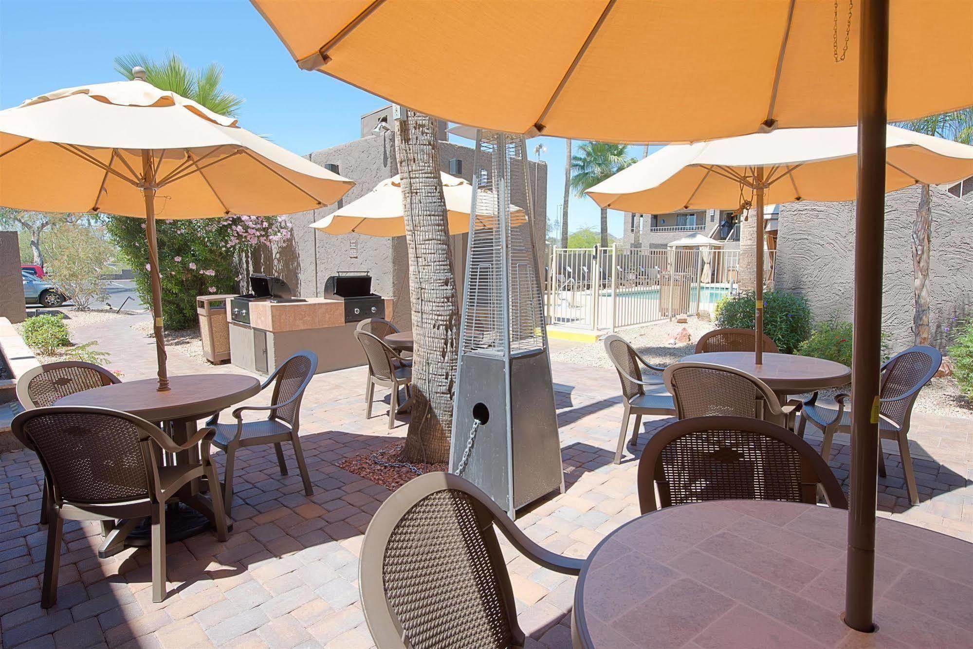 Best Western Innsuites Phoenix Hotel & Suites Екстер'єр фото