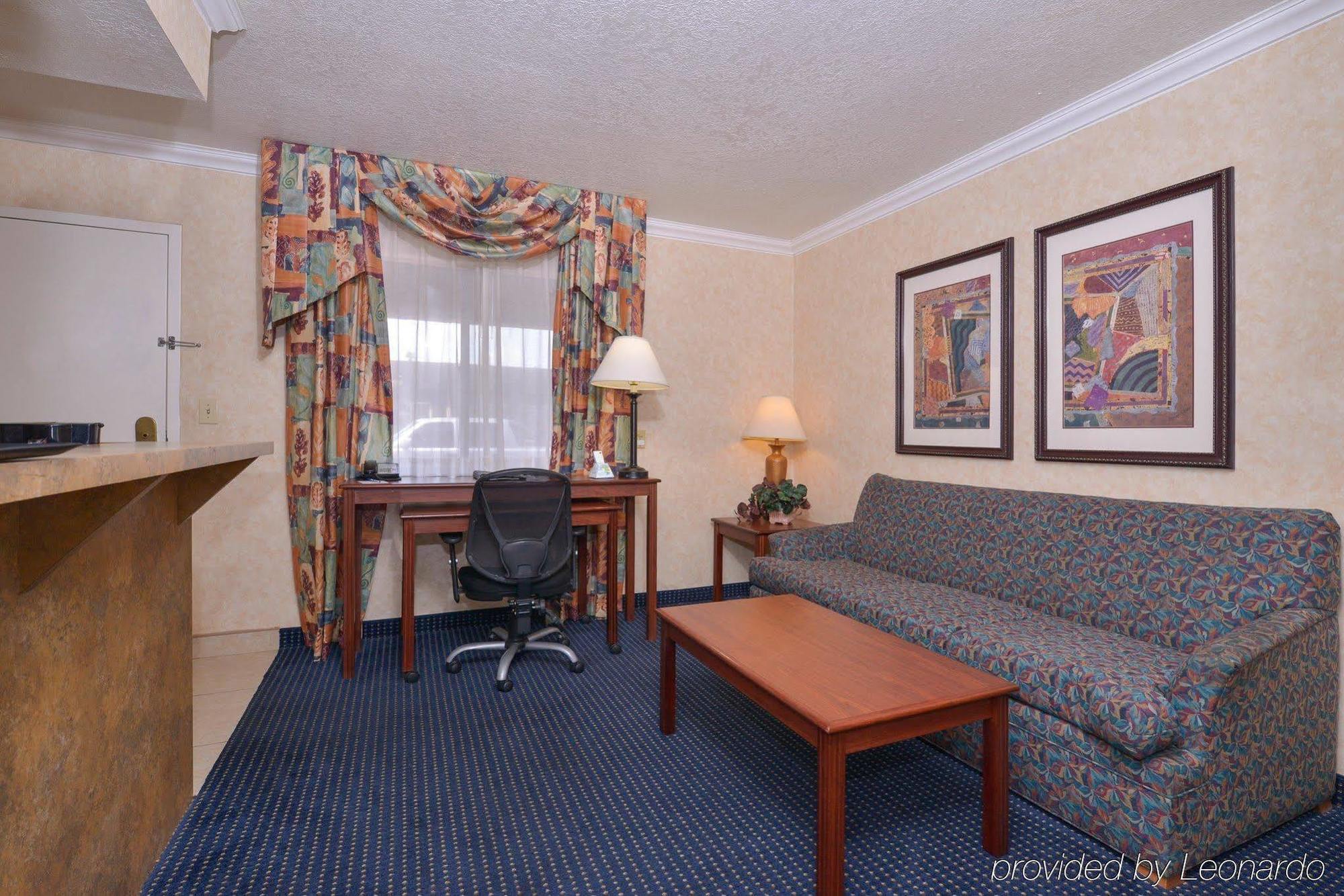 Best Western Innsuites Phoenix Hotel & Suites Екстер'єр фото