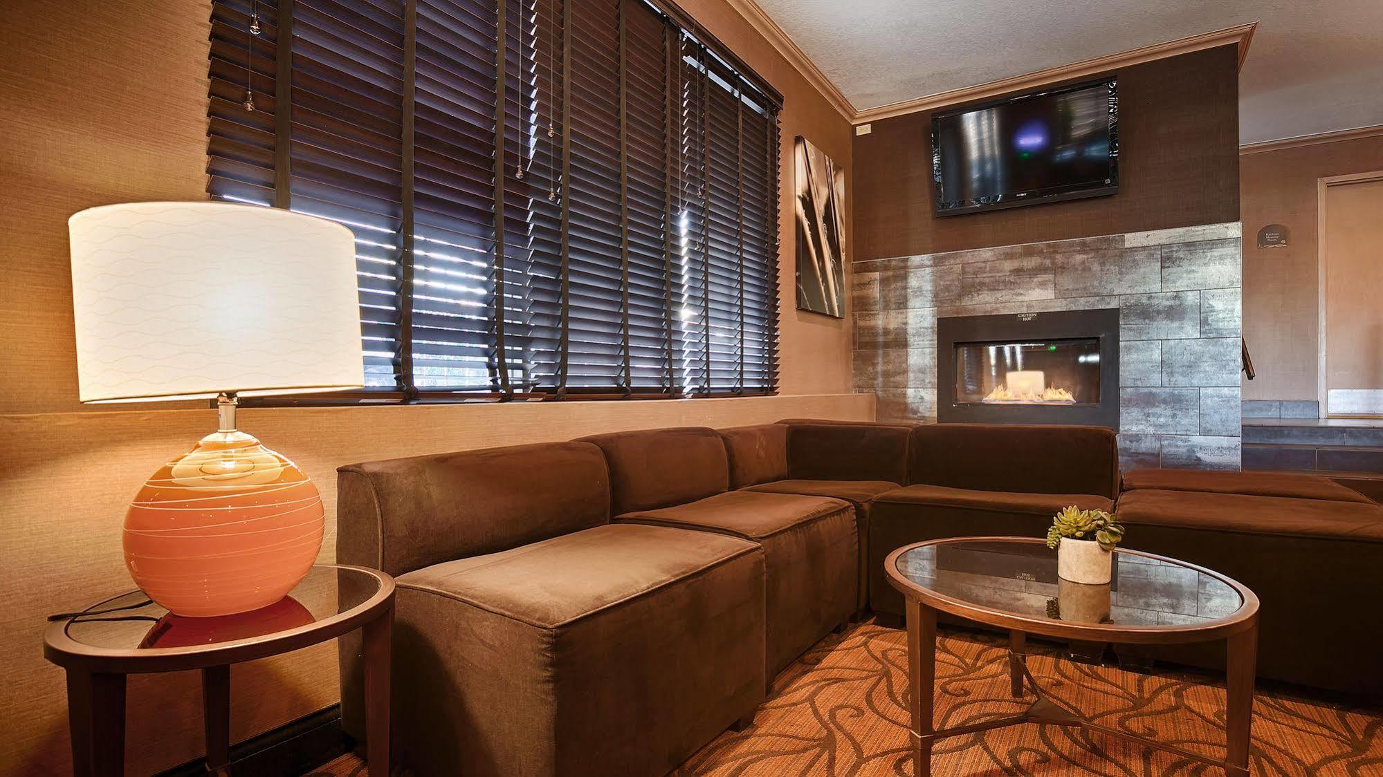 Best Western Innsuites Phoenix Hotel & Suites Екстер'єр фото