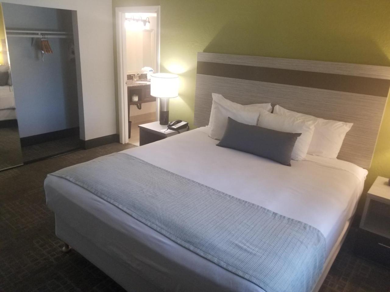 Best Western Innsuites Phoenix Hotel & Suites Екстер'єр фото