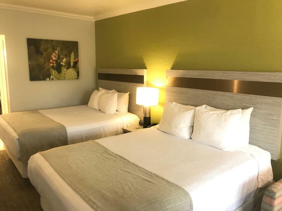 Best Western Innsuites Phoenix Hotel & Suites Екстер'єр фото