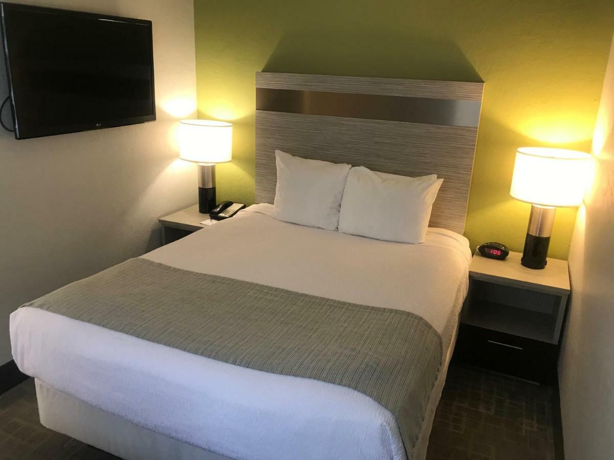 Best Western Innsuites Phoenix Hotel & Suites Екстер'єр фото